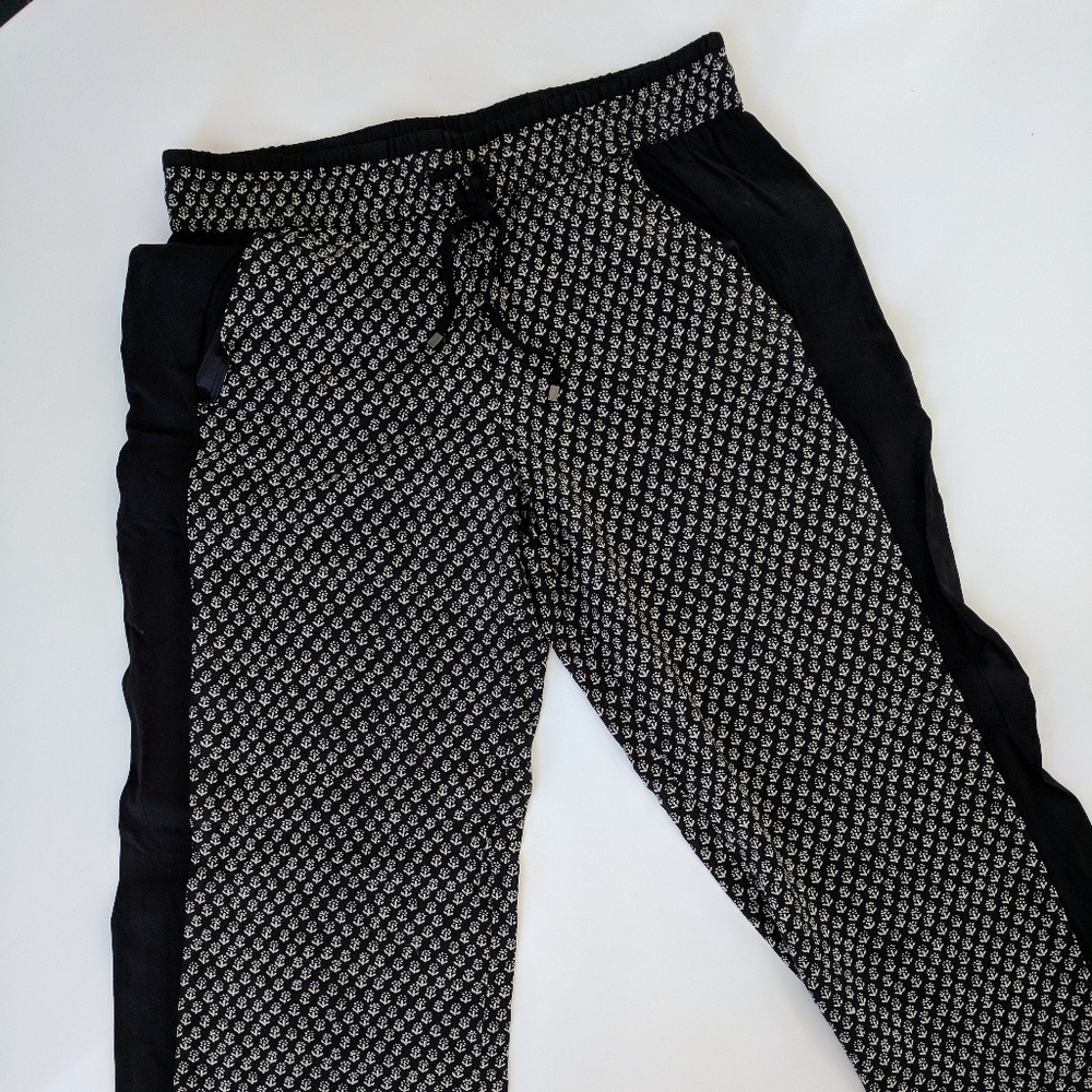 Wide leg silky patterned panta